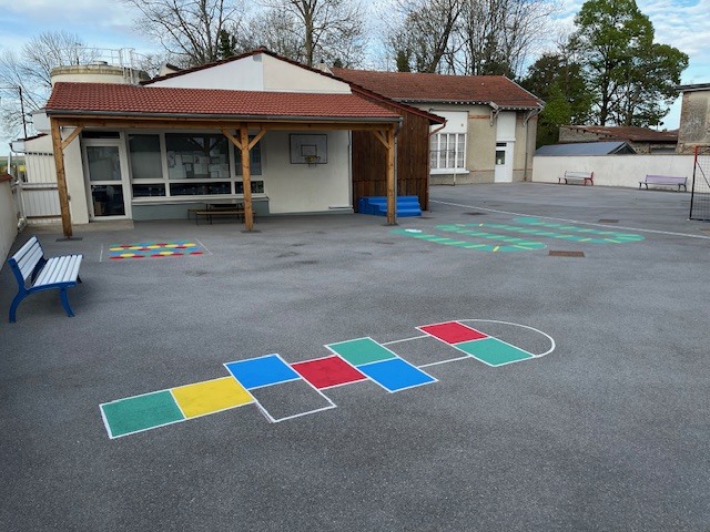 COUR - ECOLE DE L'EPINE